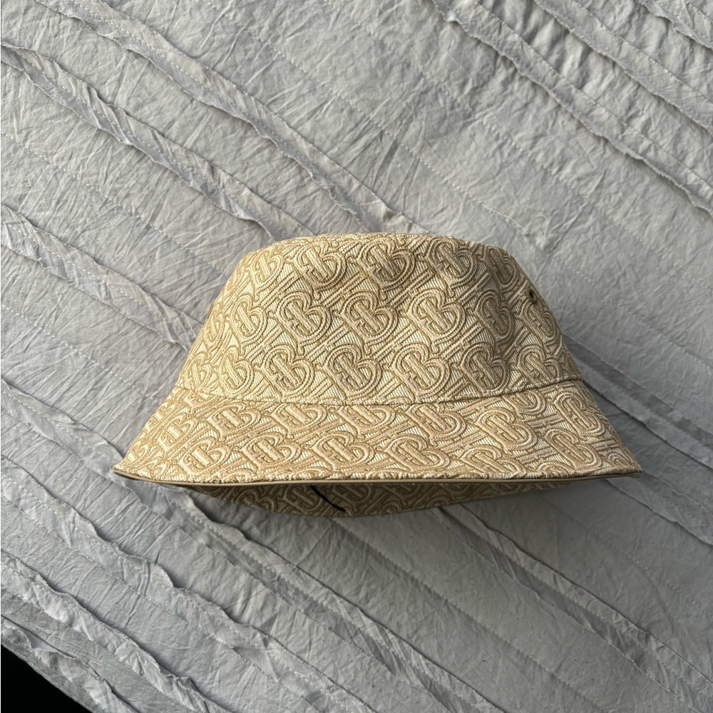 Burberry Embroidered Bucket Hat L Soft Fawn
